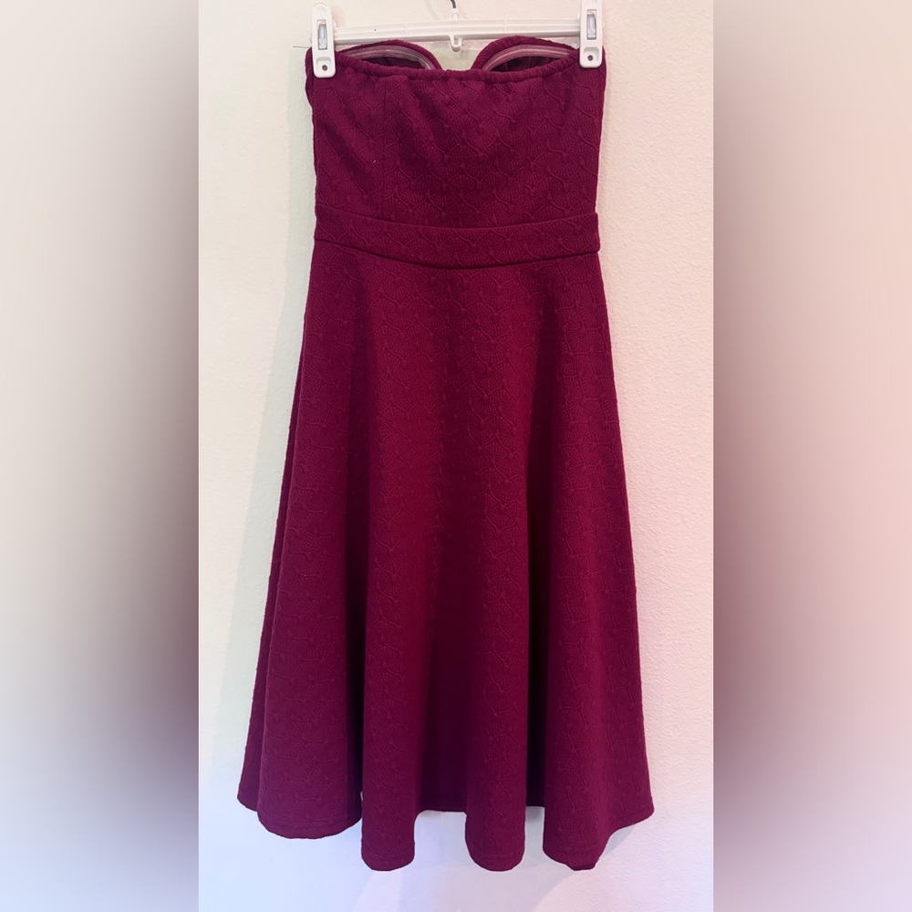 Elegant Red Strapless Dress - Picture 2 of 6